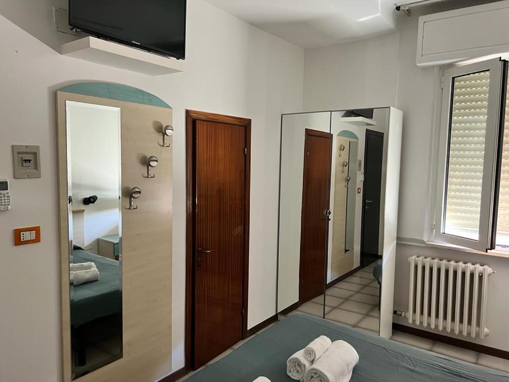 Ubika Hotel Porto San Giorgio Esterno foto