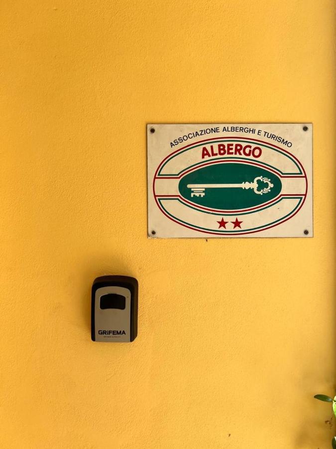 Ubika Hotel Porto San Giorgio Esterno foto
