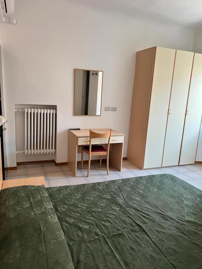 Ubika Hotel Porto San Giorgio Esterno foto