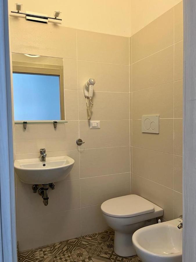 Ubika Hotel Porto San Giorgio Esterno foto