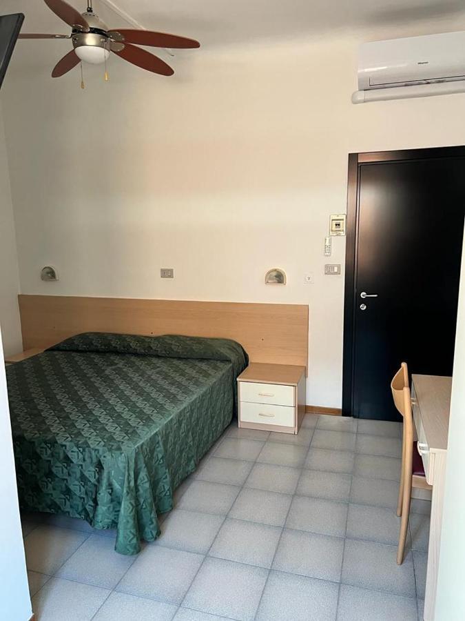 Ubika Hotel Porto San Giorgio Esterno foto