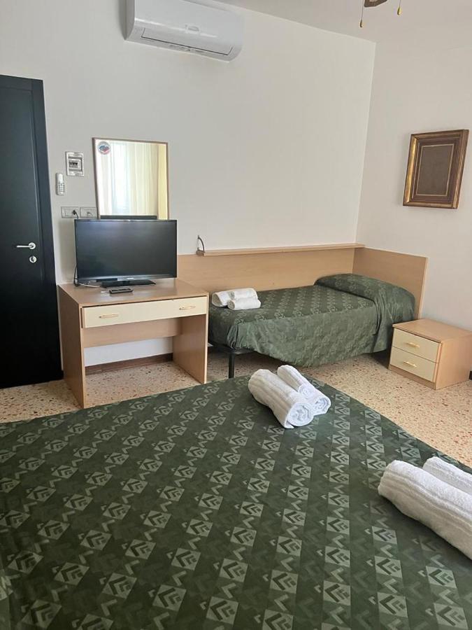 Ubika Hotel Porto San Giorgio Esterno foto