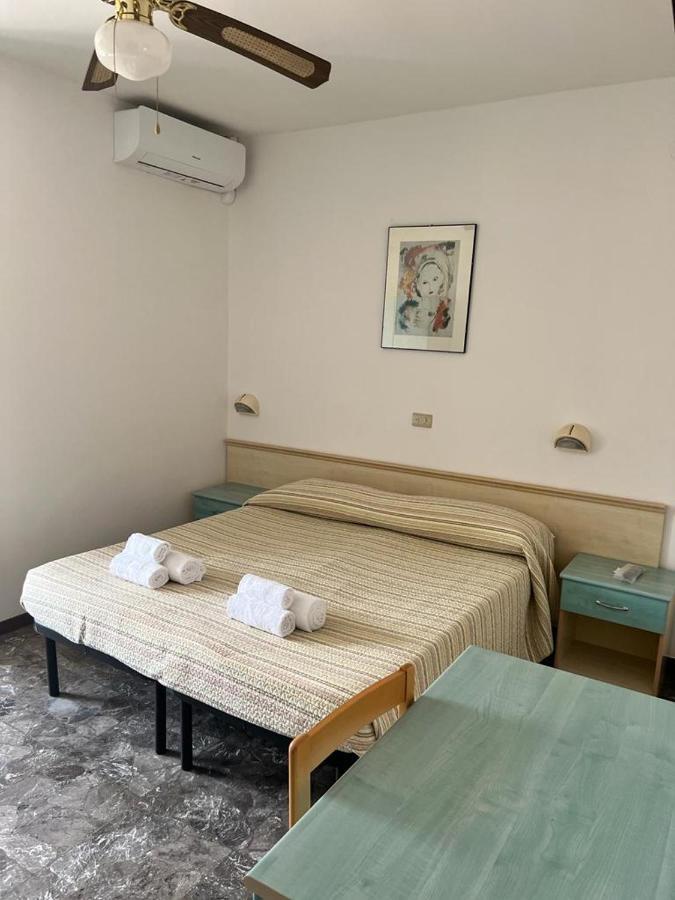Ubika Hotel Porto San Giorgio Esterno foto