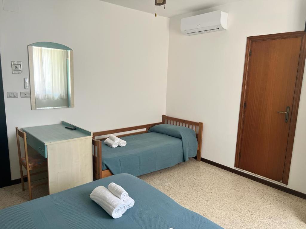 Ubika Hotel Porto San Giorgio Esterno foto
