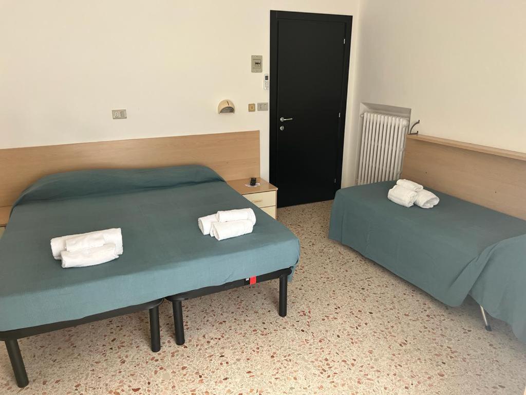 Ubika Hotel Porto San Giorgio Esterno foto