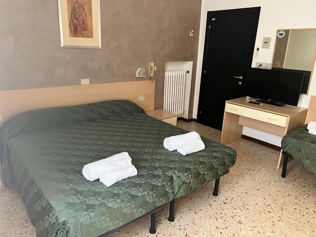 Ubika Hotel Porto San Giorgio Esterno foto