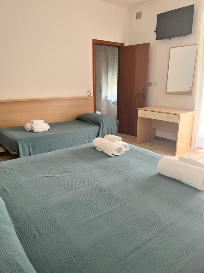 Ubika Hotel Porto San Giorgio Esterno foto