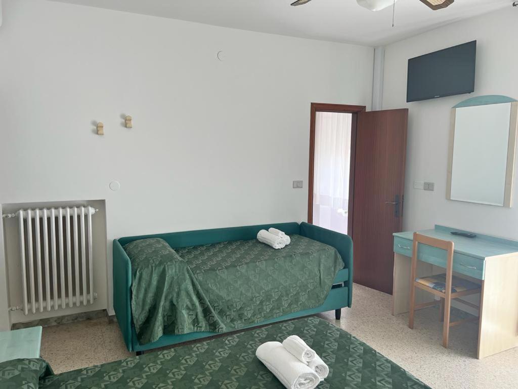 Ubika Hotel Porto San Giorgio Esterno foto