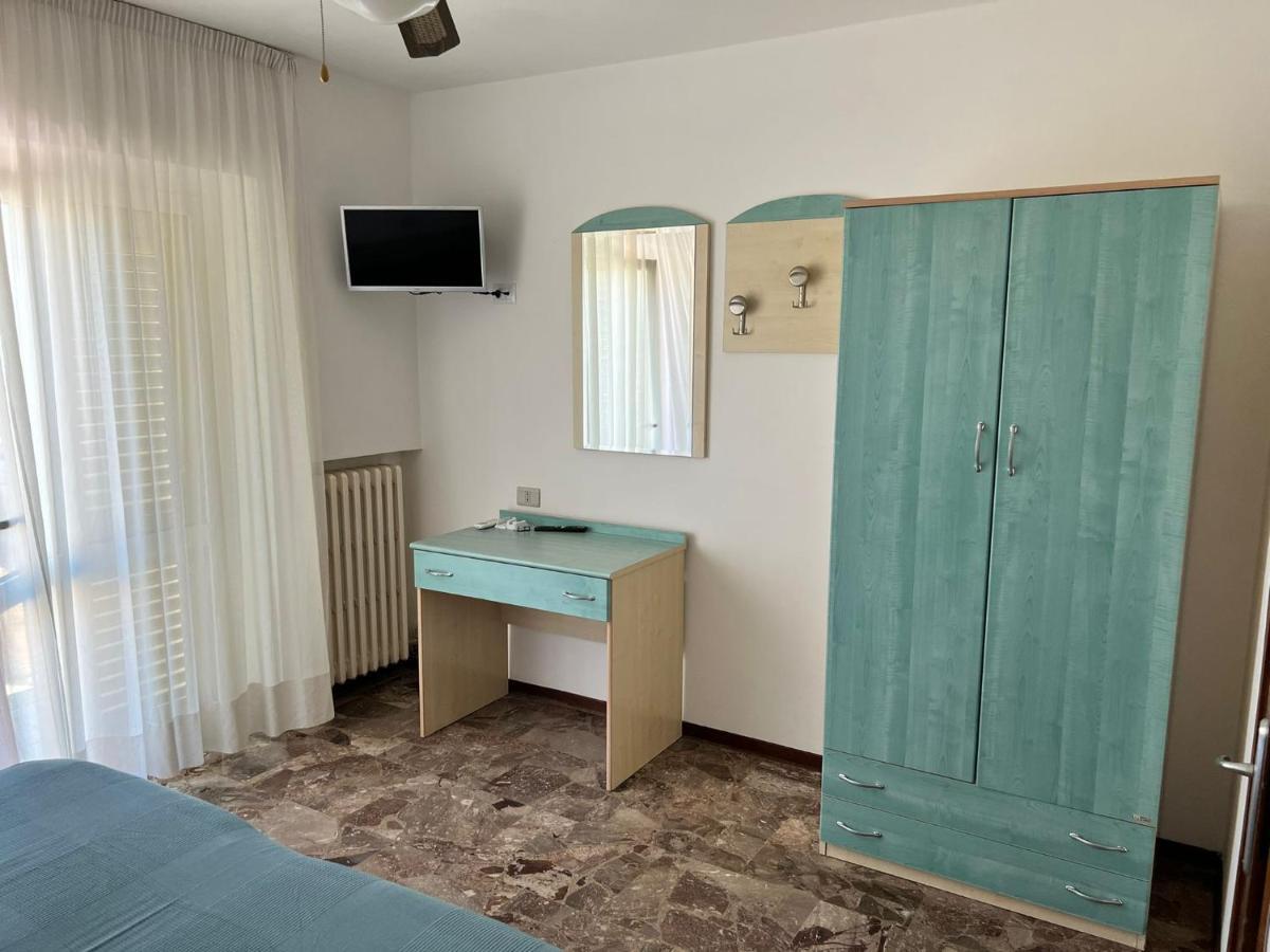 Ubika Hotel Porto San Giorgio Esterno foto