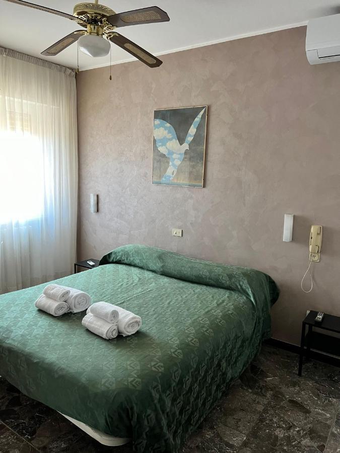 Ubika Hotel Porto San Giorgio Esterno foto