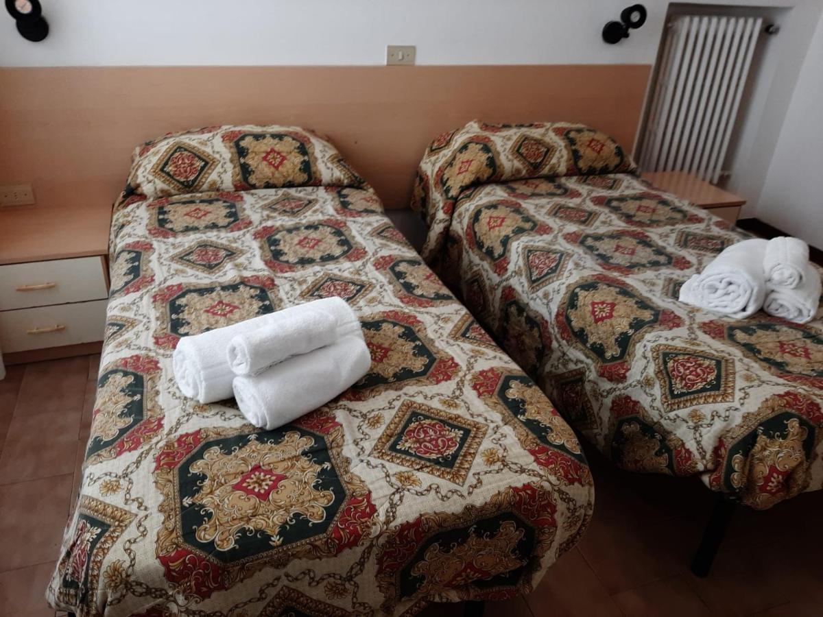 Ubika Hotel Porto San Giorgio Esterno foto