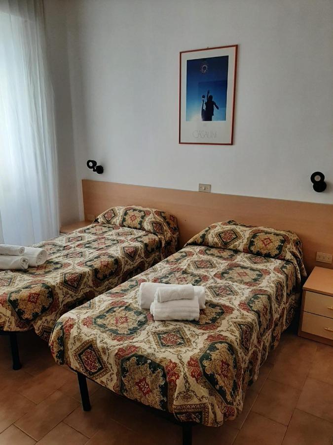 Ubika Hotel Porto San Giorgio Esterno foto
