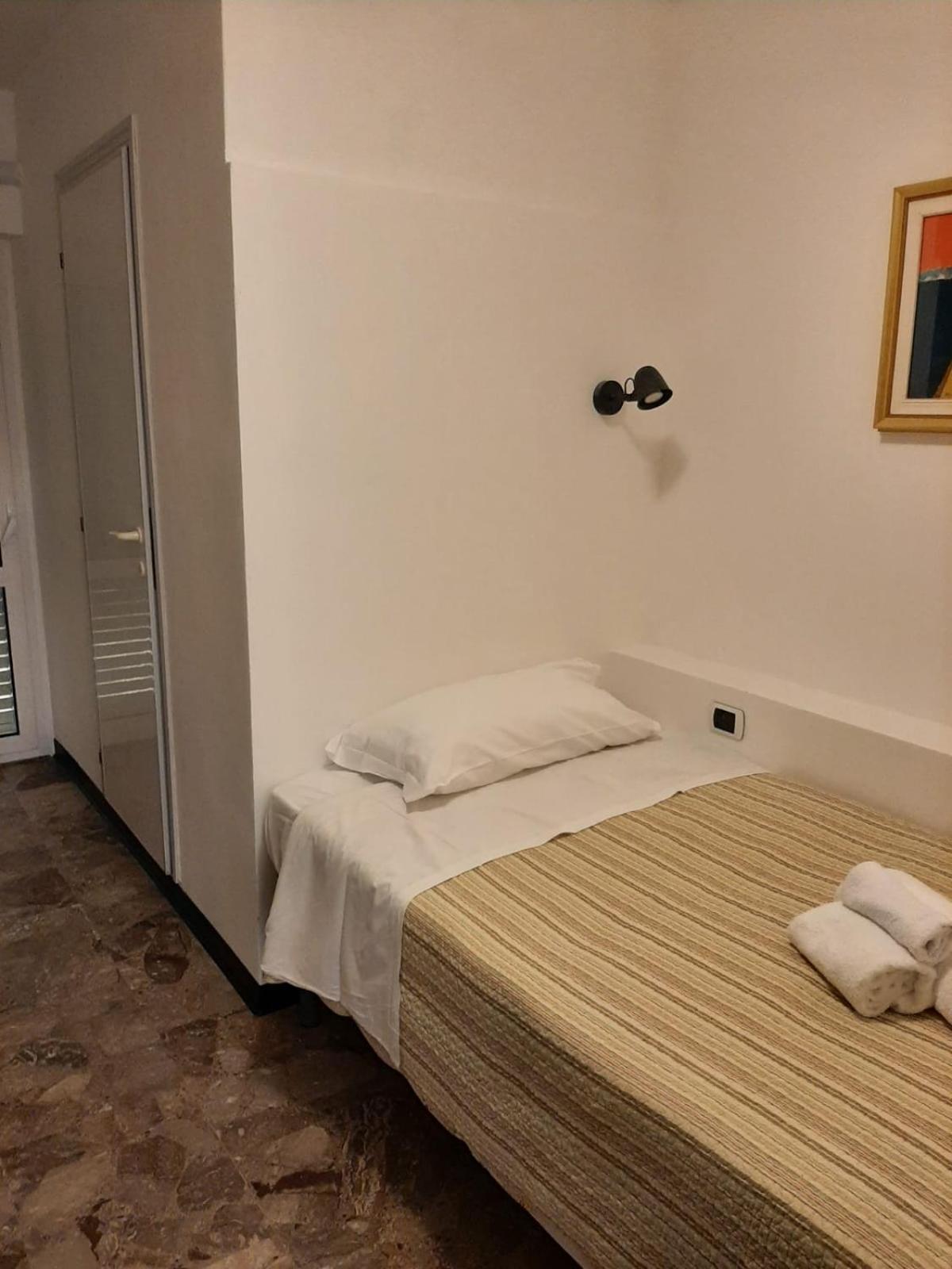 Ubika Hotel Porto San Giorgio Esterno foto